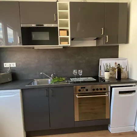 Apartament Lee *