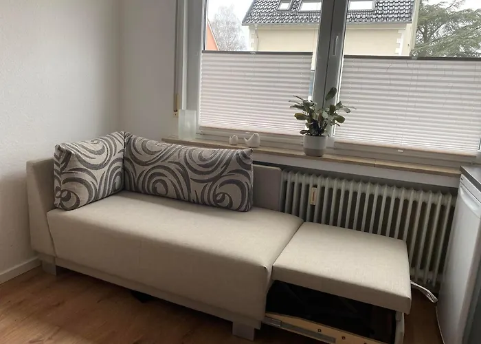 Lee *